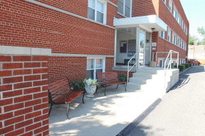 Barrington Management Lynhurst Apartments